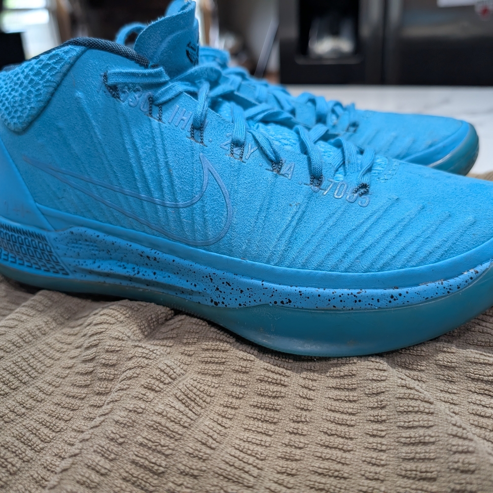 Nike Kobe A.D. Mid Honesty Mamba